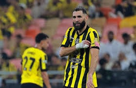 棒球场上的博弈论投手在面对强力打者时投出变速球的诱敌策略